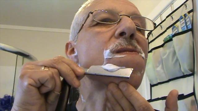 Бритьё опасной бритвой Wade & Butcher straight razor shaving смотреть онлайн
