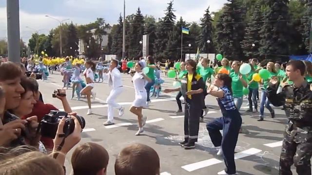 Флешмоб на день города в Павлограде смотреть онлайн