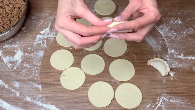 ВАРЕНИКОВ МНОГО НЕ БЫВАЕТ | РЕЦЕПТ ВКУСНЫХ ВАРЕНИКОВ смотреть онлайн