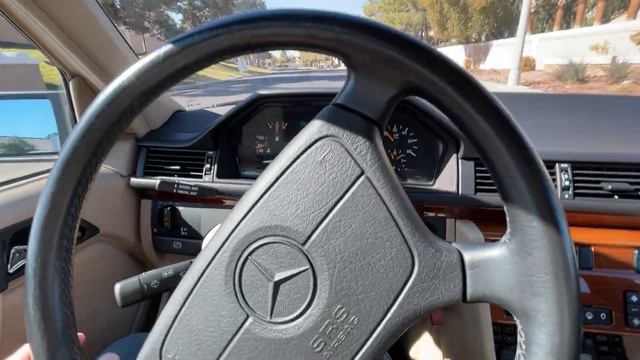 Mercedes-Benz E 300 Diesel Driving Video смотреть онлайн