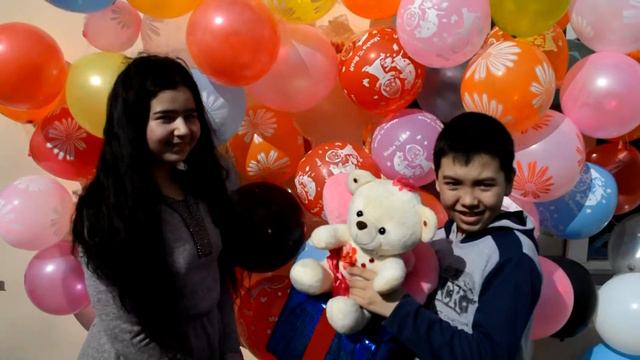 Поздравление девочек с 8 мартом 5 "В" класс 2018 смотреть онлайн
