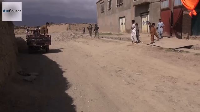 US Army 101st Airborne Division "Screaming Eagles" Patrolling In Afghanistan смотреть онлайн