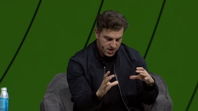 Leading through uncertainty: A design-led company - Brian Chesky (Config 2023) смотреть онлайн