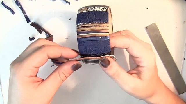 Зарисовка. Браслет из полимерной глины. Шприцевая техника. Текстура и тонировка смотреть онлайн