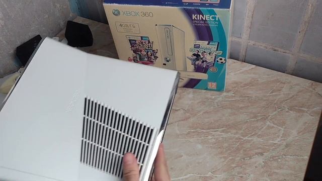 Редкий, белый Xbox 360 Slim.