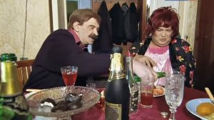 Городок - Приснился Дедушка Мороз! А в кроватку пришел сосед