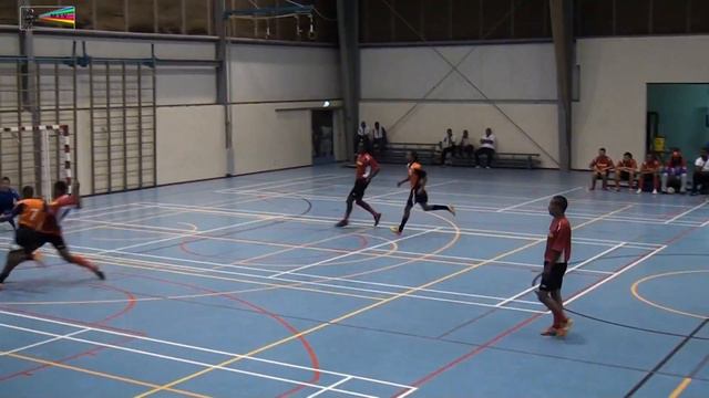Futbol indoor DW SEcurity vs Warriors 11 04 2014 (enjoy 20 min) at SDK Curacao by miv.tv curacao смотреть онлайн