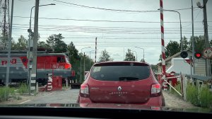 Смотрим на ЖД переезд из машины / Московская область, Россия