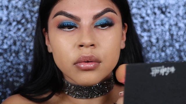 Blue Holiday Look смотреть онлайн