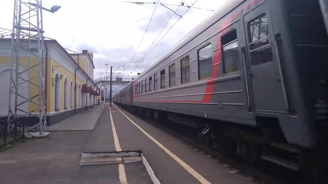 ГЖД ЭП1М-504 с пассажирским поездом на станции Гороховец смотреть онлайн