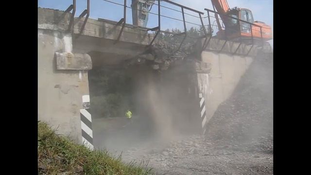 Разборка моста перед строительством нового. Эстонская ж/д., км 511+545. смотреть онлайн
