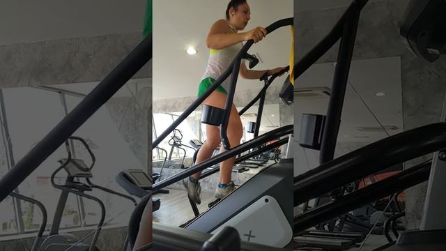 Stairs cardio tips / Matrix смотреть онлайн