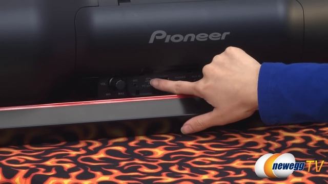 Newegg TV: Pioneer Crew Portable Music System STZ-D10Z-R Overview смотреть онлайн