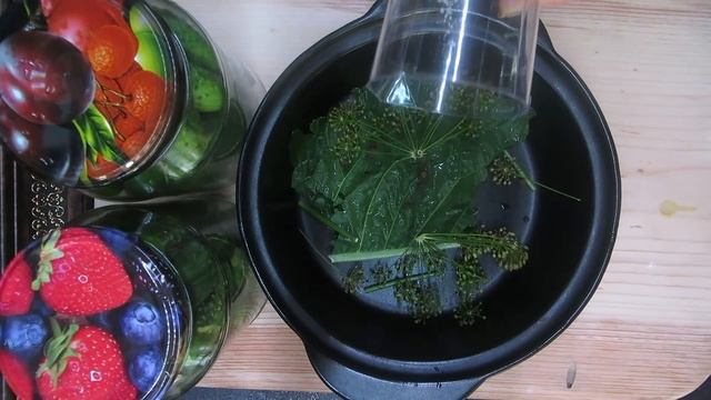 Зимой открыли огурцы АХНУЛИ КАК ВКУСНО! ХРУСТЯЩИЕ Маринованные огурцы на Зиму ? смотреть онлайн