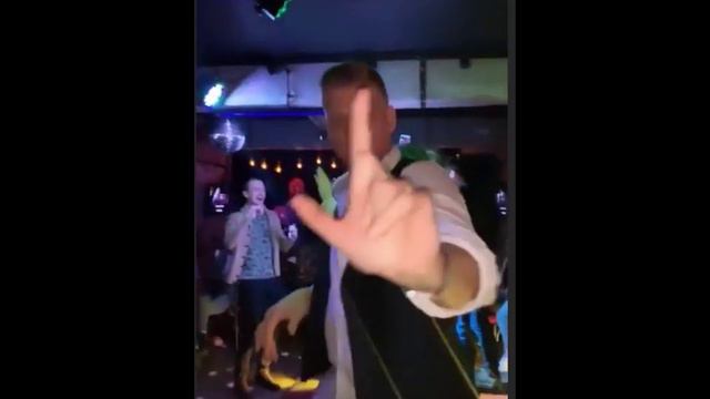 Денис Кондратьев, Тарас Петий, Кристина и Маша Смирновы в сторис 02 12 2018 смотреть онлайн