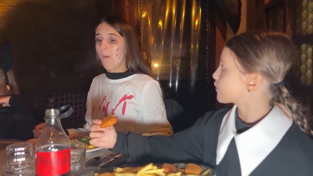 TRASCORRIAMO la NOTTE di HALLOWEEN a GARDALAND •VLOG• смотреть онлайн