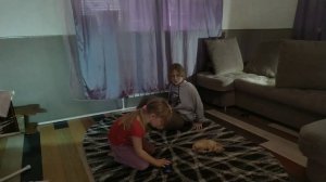 йога челлендж + щекотка // чуть не лопнули со смеху