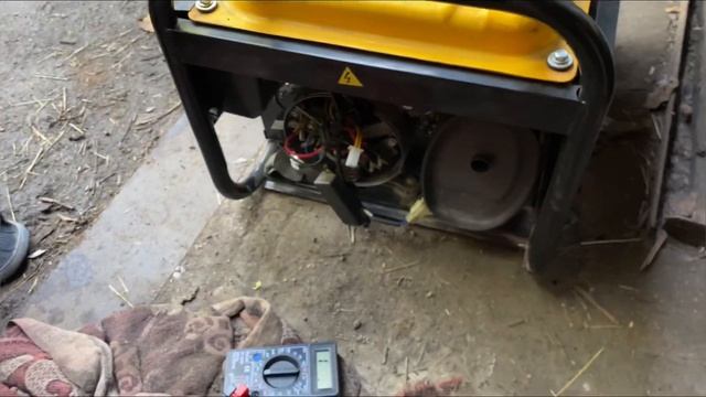 Бензогенератор КАЛИБР 3000 не выдаёт/скачет напряжение⚡️ смотреть онлайн