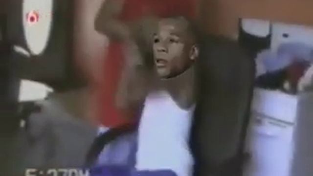 Floyd Mayweather Jr. Playing Scary Maze Game смотреть онлайн