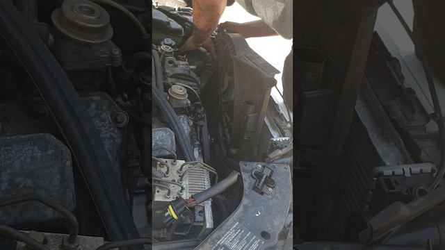 2004 Mercedes E500, W211, Alternator replacement: Replacing the radiator fan, after the installatio смотреть онлайн