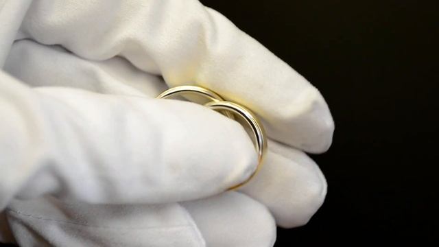 Матовые обручальные кольца из двух видов золота с фаской смотреть онлайн
