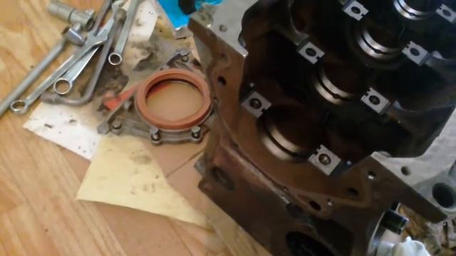 Расположение замков бугелей коленвала , замков шатунов , метка ВМТ двигателя 2112 смотреть онлайн