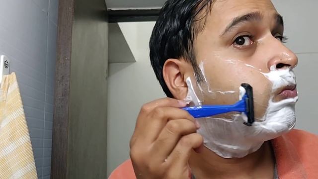 Gillette Guard Vs V-ishw Razor