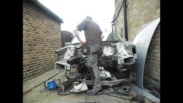 Turning a Volvo V70 into a camping trailer, the start смотреть онлайн