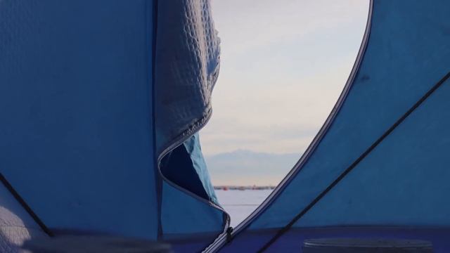 Рыбалка на льду завораживающий вид с дрона! смотреть онлайн