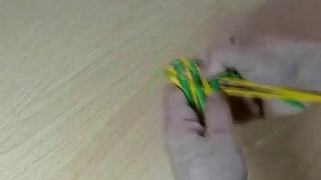 Плетение полосок из бумаги - Часть 1 / Weave the strips of paper tubes - Part 1 смотреть онлайн