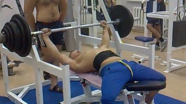 150кг, при своем весе 70кг! смотреть онлайн