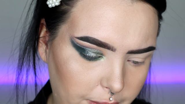 Немножко Makeup Revolution ||Forever Flawless Enchanted и Alexis Stone смотреть онлайн