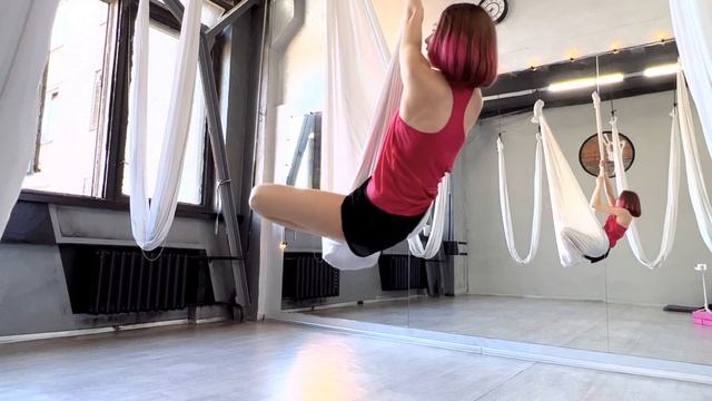 Аэройога. Баддха Конасана (бабочка). Йога в гамаках. смотреть онлайн