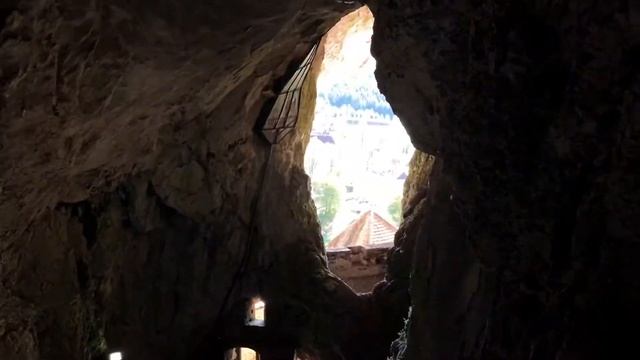 Постойна и Замок в скале смотреть онлайн
