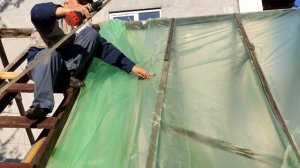 Натяжение плёнки на высокую деревянную теплицу 5 на 6 метров, подробно