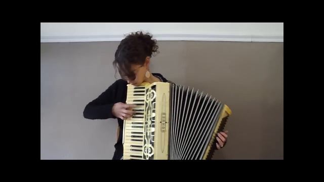 416 - Ivory Hohner Regina VI LMMM $795 смотреть онлайн