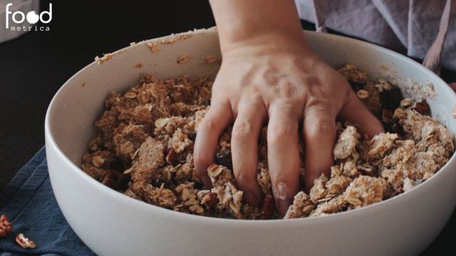 SUPER EASY CHEWY OATMEAL COOKIES смотреть онлайн