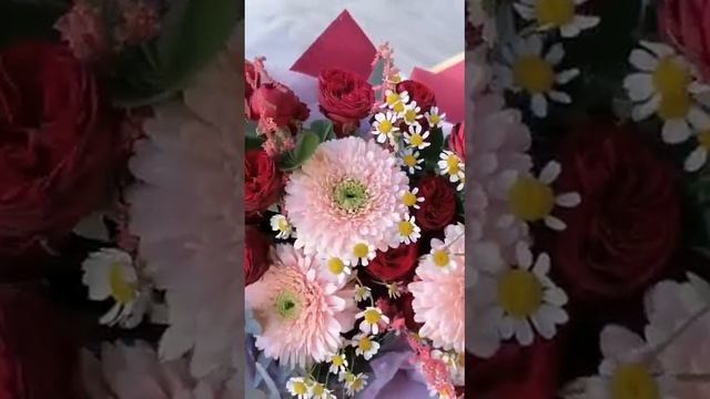 Букет из кустовой розы и герберы смотреть онлайн