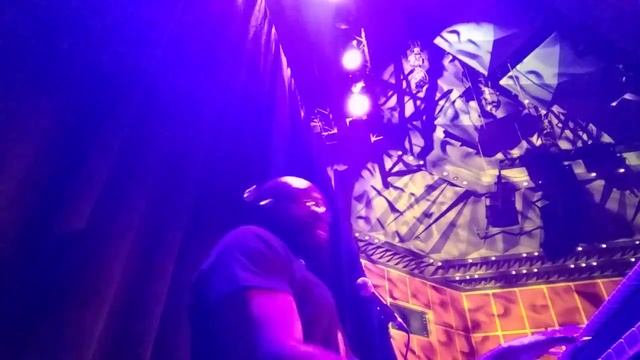 Church Dee performs Purple Rain on tour смотреть онлайн