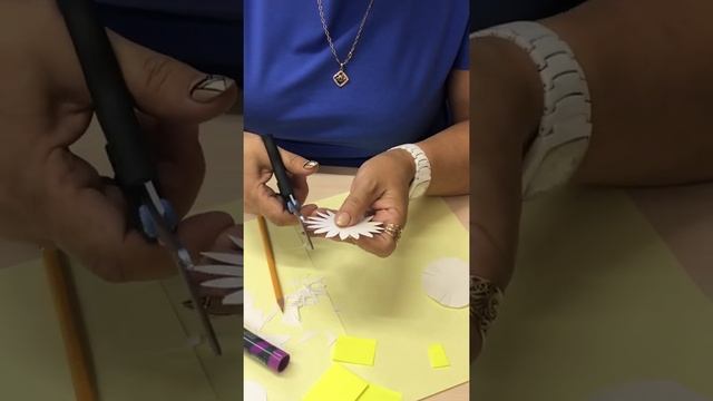 Мастер класс по изготовлению праздничной ромашки ко Дню семьи, любви и верности. смотреть онлайн