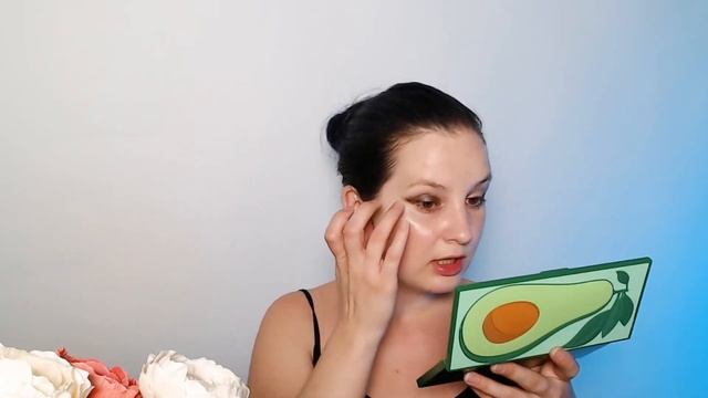 Тест — Stila The Fourth Dimension Liquid Eye Shadow Set, 2 макияжа и что-то не так смотреть онлайн