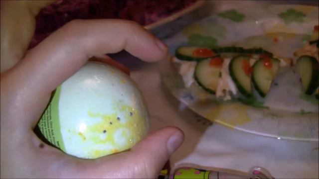 Как мы отмечаем Новый год !? Какие у меня подарки !? Много ли салютов за окном !? смотреть онлайн