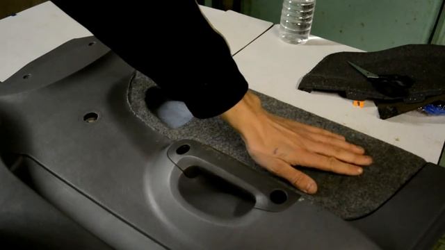 Hyundai Accent 2. Перетяжка дверных карт. смотреть онлайн