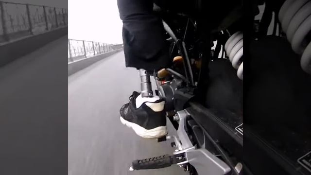 Ktm duke 200 (на мотоцикле с протезом) смотреть онлайн