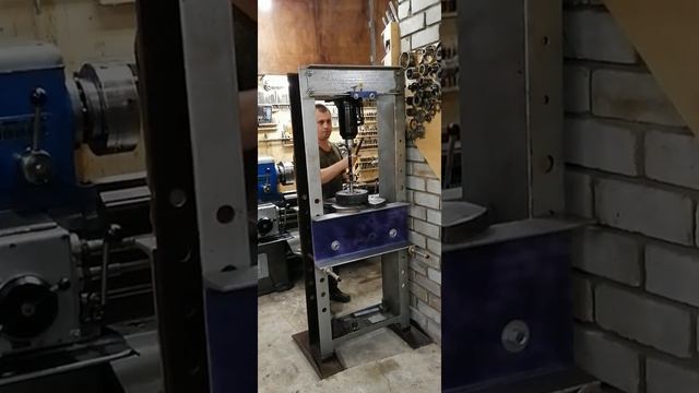 работа с помощью гидравлического пресса смотреть онлайн