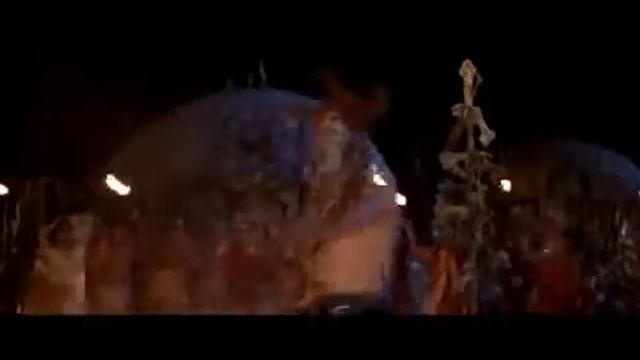 Танцы у костра "Эйс Вентура 2" смотреть онлайн