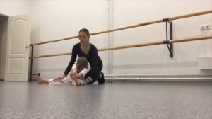 Как помочь ребенку сесть НА ШПАГАТ?!