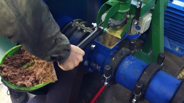 Переработка просроченного хлеба в экструдированный корм. Экструдер зерновой ES-380! смотреть онлайн