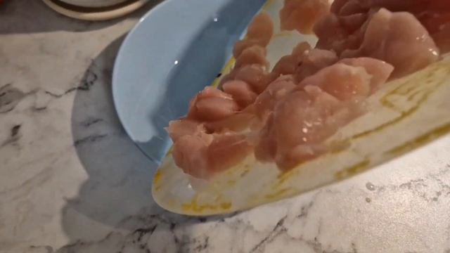 ГОТОВИМ 4 блюда?: ОЛАДЬИ, САЛАТ, ОВОЩИ С МЯСОМ И ЗАПЕЧЁННЫЙ КАРТОФЕЛЬ! #рецепты смотреть онлайн