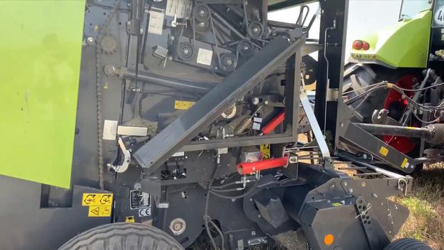 Заготовка сенажа. Рулонный пресс-подборщик ROLLANT